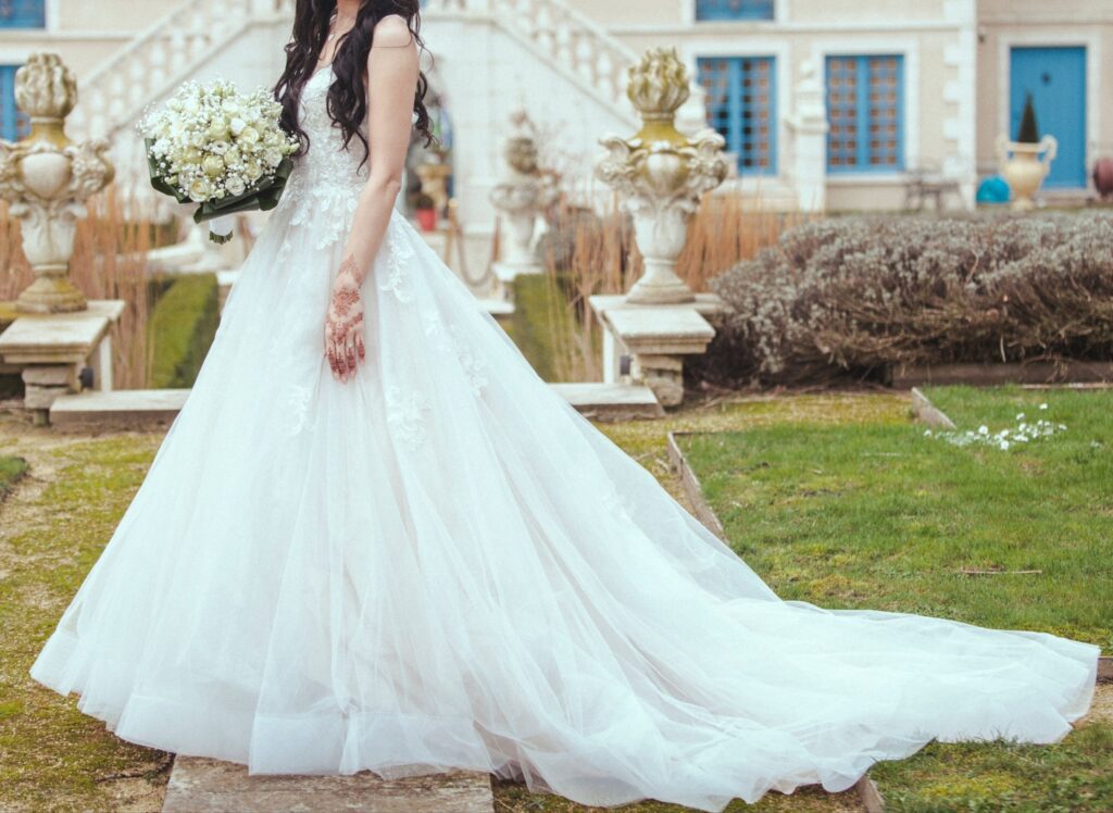 Beautiful wedding dress Vindress Colormix Regular Long V-neck New (Un-Altered) Natural Size 36