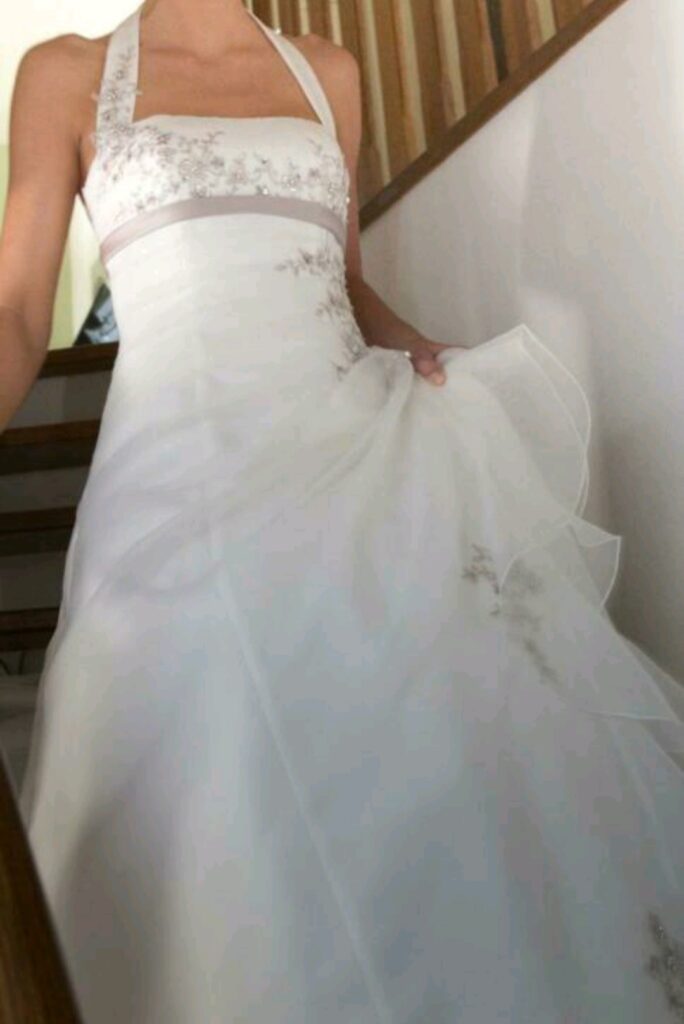 Adorable wedding dress Ladybird White Regular Long V-neck New (Un-Altered) Satin Size 34