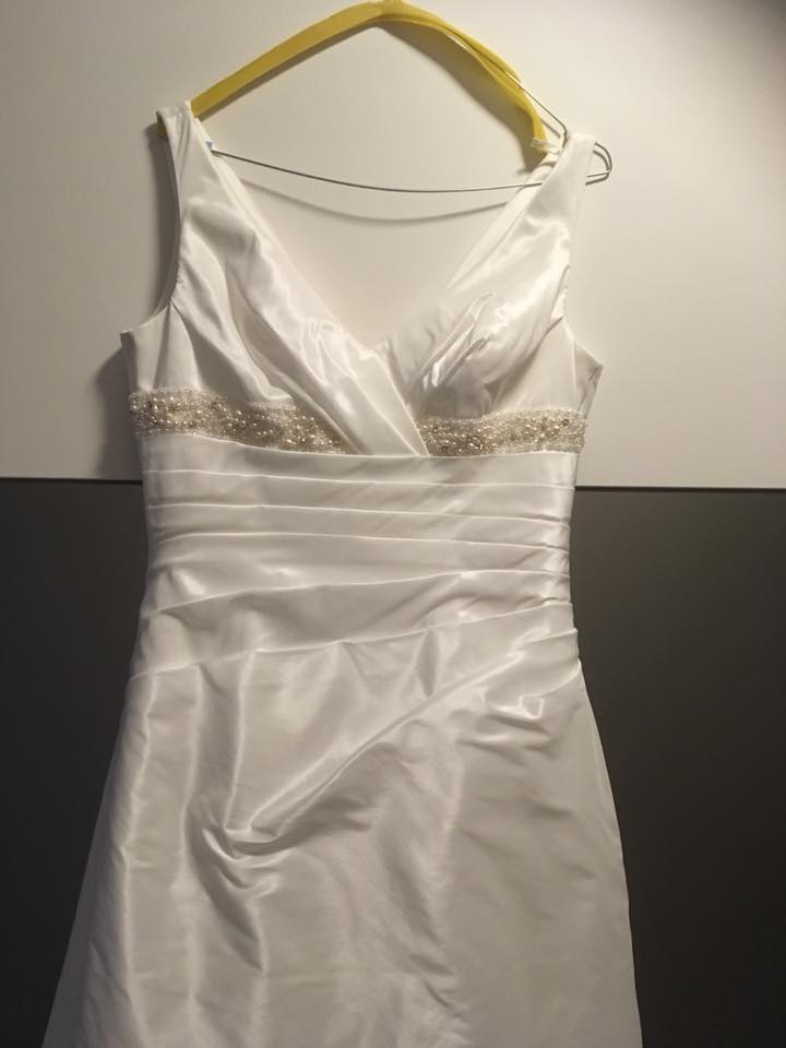 Beautiful wedding dress Marylise White Regular Long V-neck New (Un-Altered) Natural Size 42