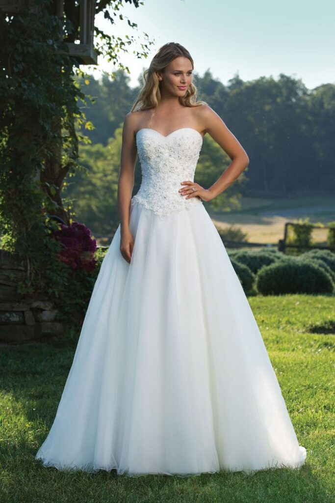 Beautiful wedding dress Vindress White Regular Long Strapless New (Un-Altered) Tulle Unknown size