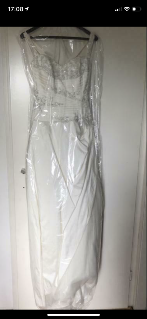 Robe de mariée moderne Vindress Ivoire Regular Long col en V Nouveau (non altéré) Naturel Taille inconnue