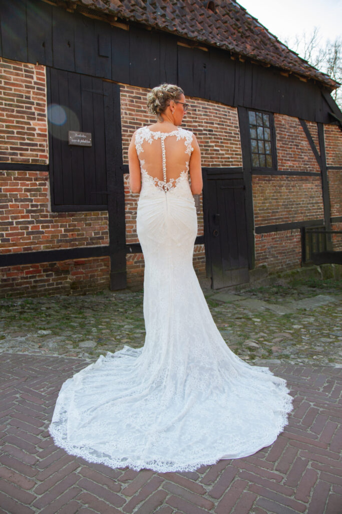 Amazing wedding dress Vindress Ivory Regular Long V-neck New (Un-Altered) Natural Unknown size