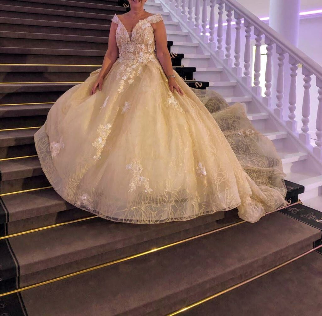 Modern wedding dress Vindress White Princess Long Off shoulder New (Un-Altered) Natural Size 42