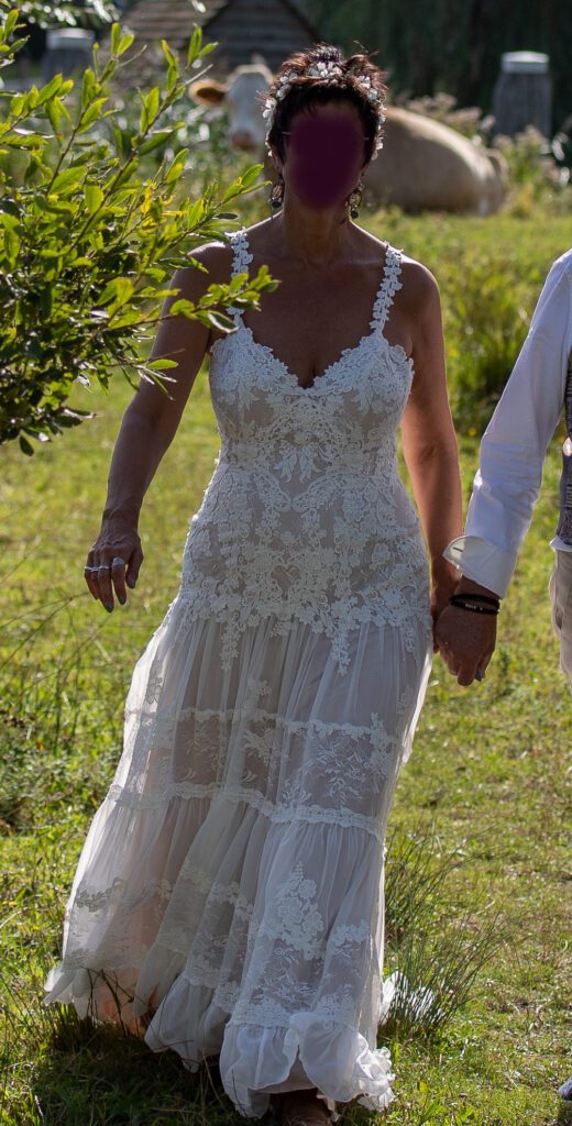Amazing wedding dress Boho Ivory Regular Long V-neck New (Un-Altered) Satin Size 42