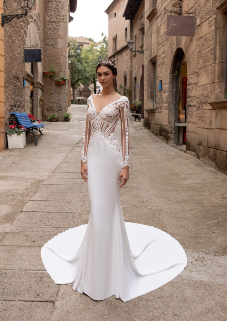 Amazing wedding dress Pronovias White Regular Long V-neck Used Natural Size 38