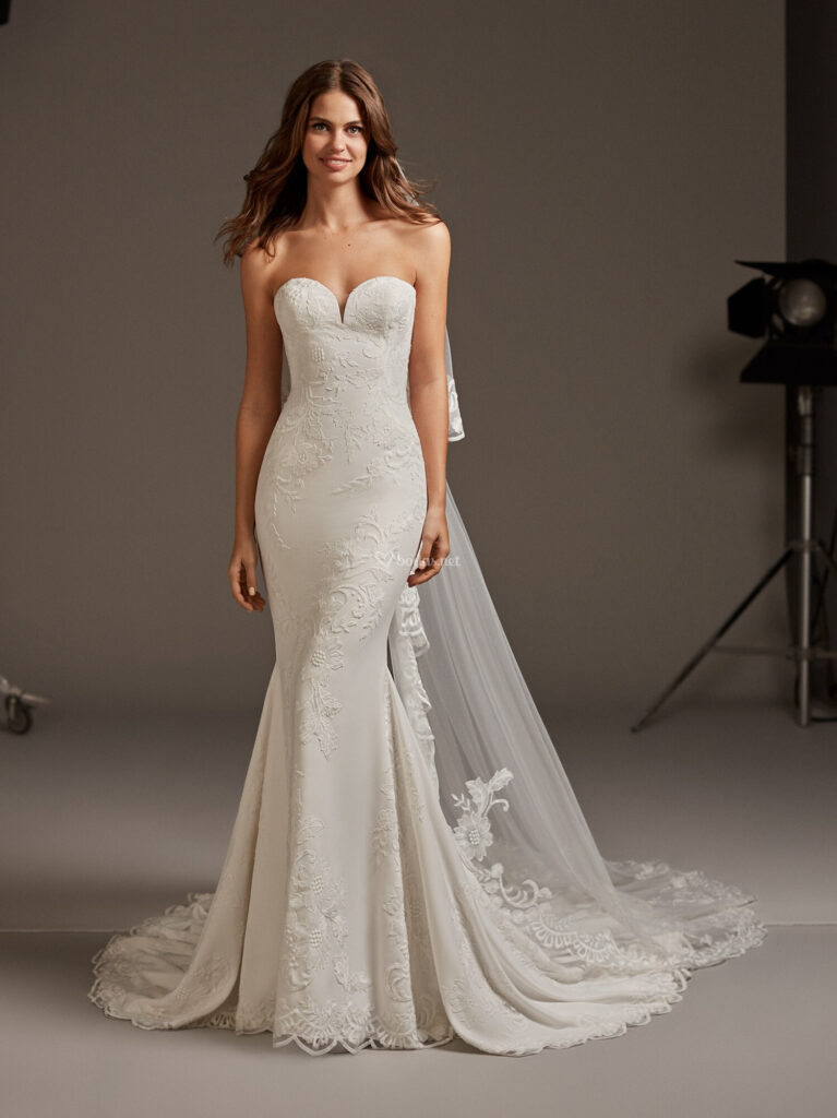 Amazing wedding dress Pronovias White Mermaid Long Strapless New (Un-Altered) Natural Size 38