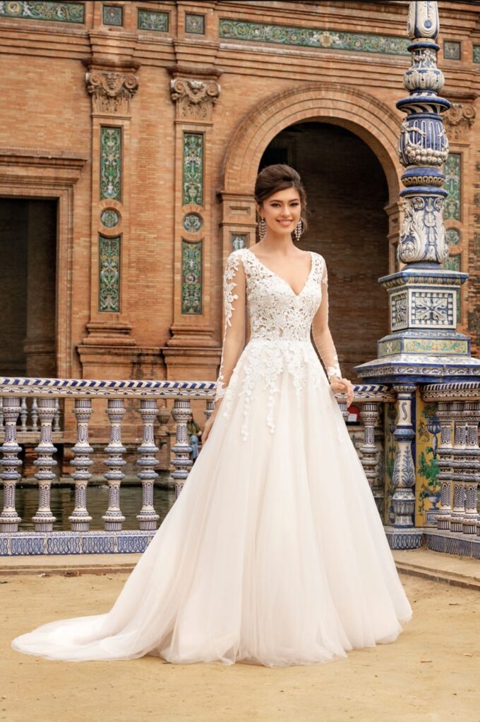 Adorable wedding dress Vindress White Regular Long V-neck New (Un-Altered) Chiffon Size 38