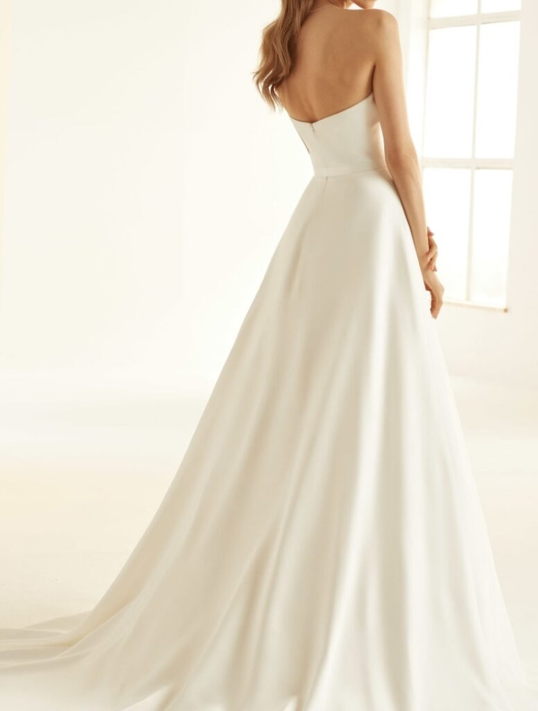 Adorable wedding dress Vindress Ivory Regular Long Strapless New (Un-Altered) Satin Size 36
