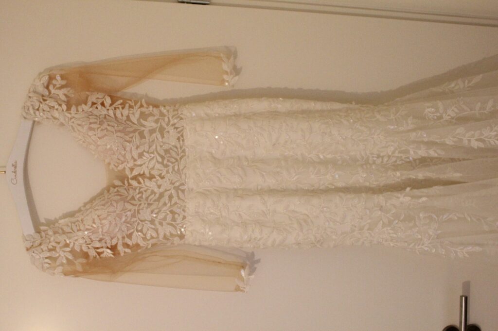 Adorable robe de mariée Vindress Ivory Mermaid Long V-neck New (Un-Altered) Natural Size 36