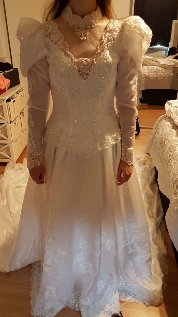 Schönes Brautkleid Vindress Weiß Regular Long V-Ausschnitt Gebraucht Satin Größe 38