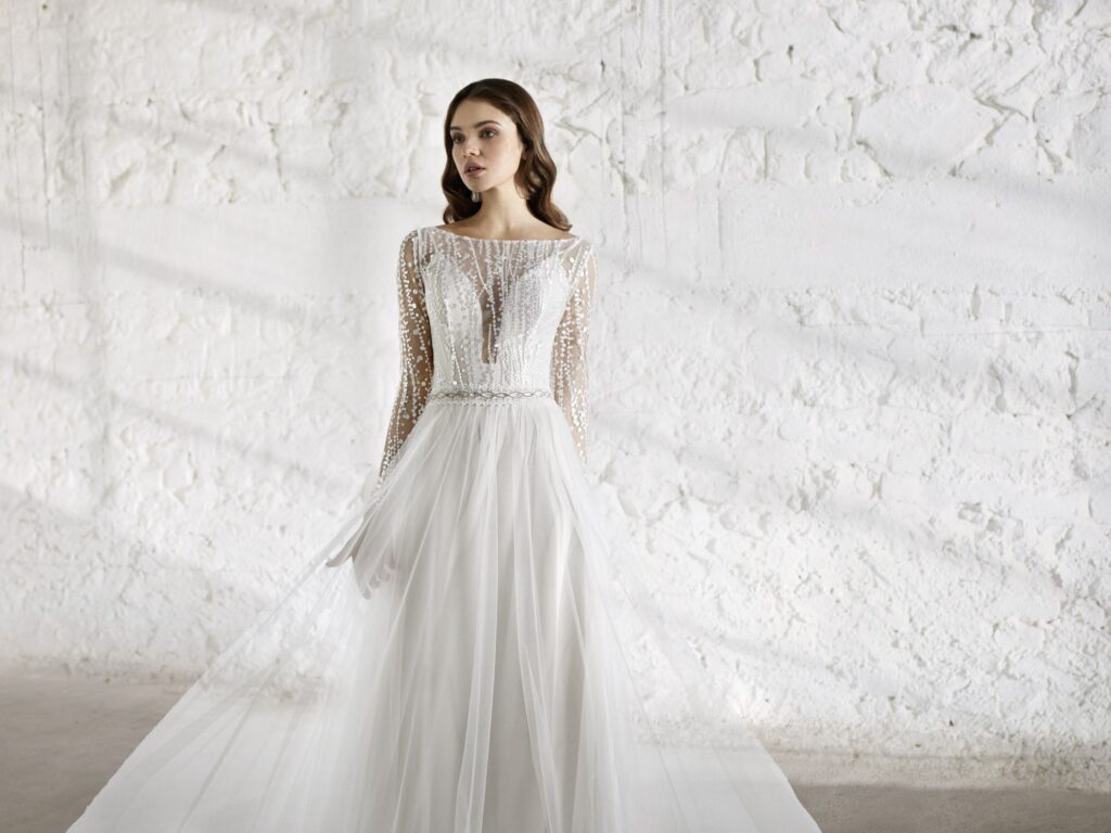 Precious wedding dress Vindress Ivory Regular Long Off shoulder New (Un-Altered) Natural Size 40