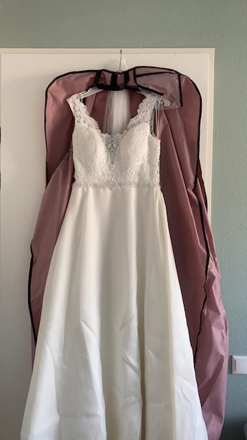 Luxurious wedding dress Vindress Ivory A-line Long V-neck New (Un-Altered) Natural Unknown size