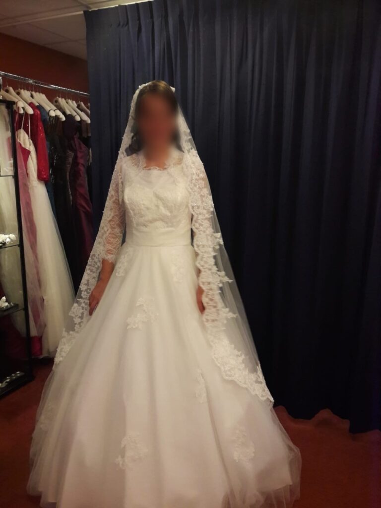 Amazing wedding dress Vindress White Regular Long V-neck New (Un-Altered) Natural Size 38