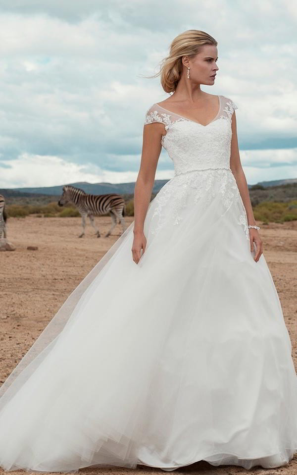 Amazing wedding dress Marylise White Regular Short V-neck New (Un-Altered) Satin Unknown size