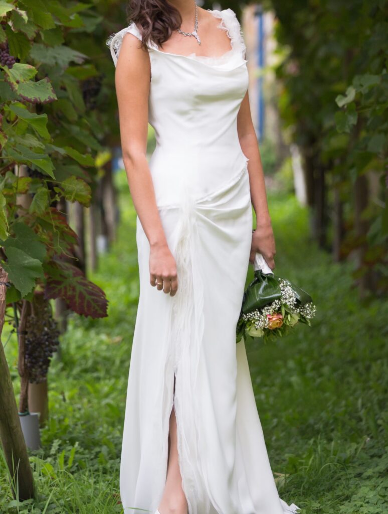 Classy wedding dress Vindress Ivory Regular Long V-neck New (Un-Altered) Chiffon Unknown size