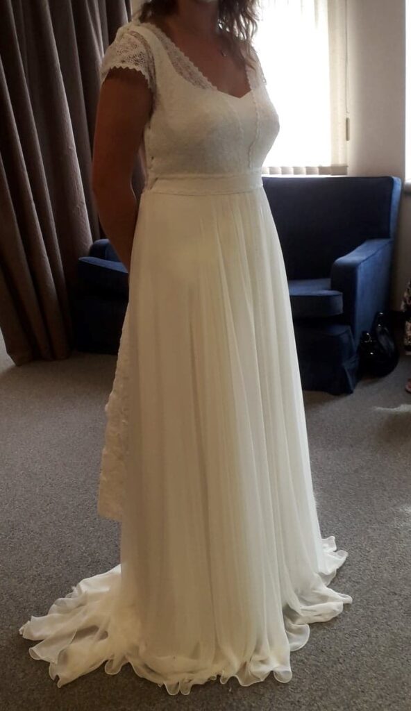 Precious wedding dress Vindress White Regular Short V-neck New (Un-Altered) Satin Size 38