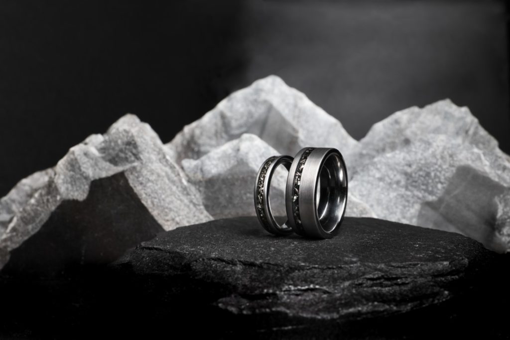 The Essential Guide to Men’s Wedding Band Styles for 2023